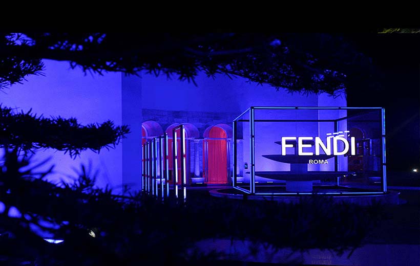 FENDI 霓虹鏡像派對