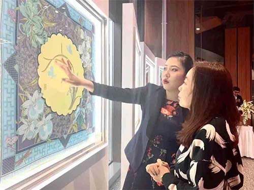 藝錦游春絲巾設計藝術展